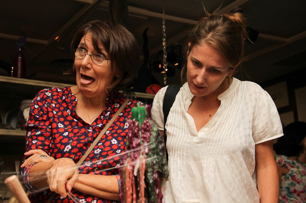 ...Y esta es la cara de Eva Furnari cuando visitó la exposición por primera vez y vio a sus cuentos saltando de los libros al mundo.